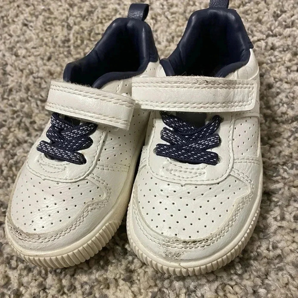 Carter’s white and blue sneakers | toddler size 5 - Picture 2 of 5